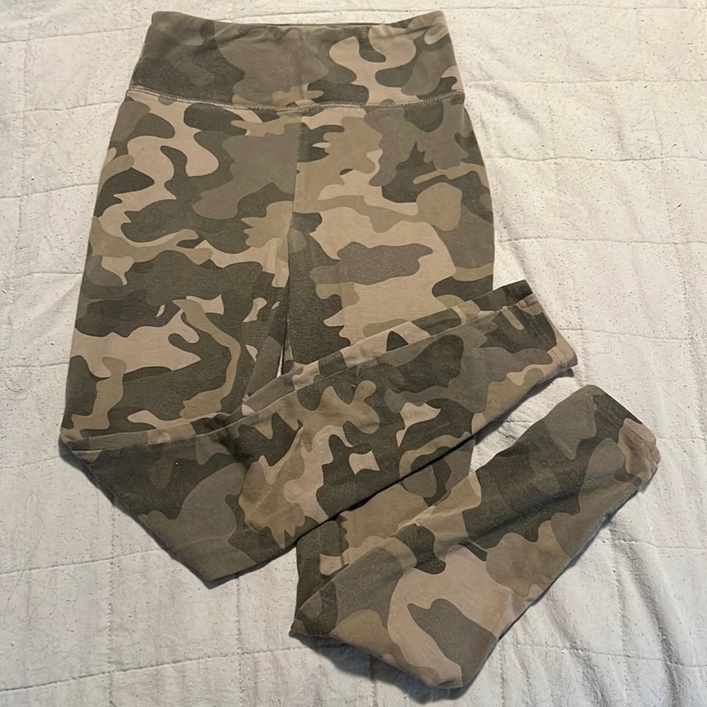 Wild Fable camo leggings